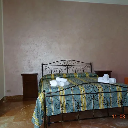 New Antico Palazzo Alojamento de Acomodação e Pequeno-almoço Parabita